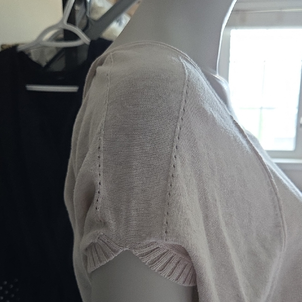 Guess Cream Crew Neck Knit Batwing Cap Sleeve Light Sweater w Back Cinching Tie - Picture 4 of 9